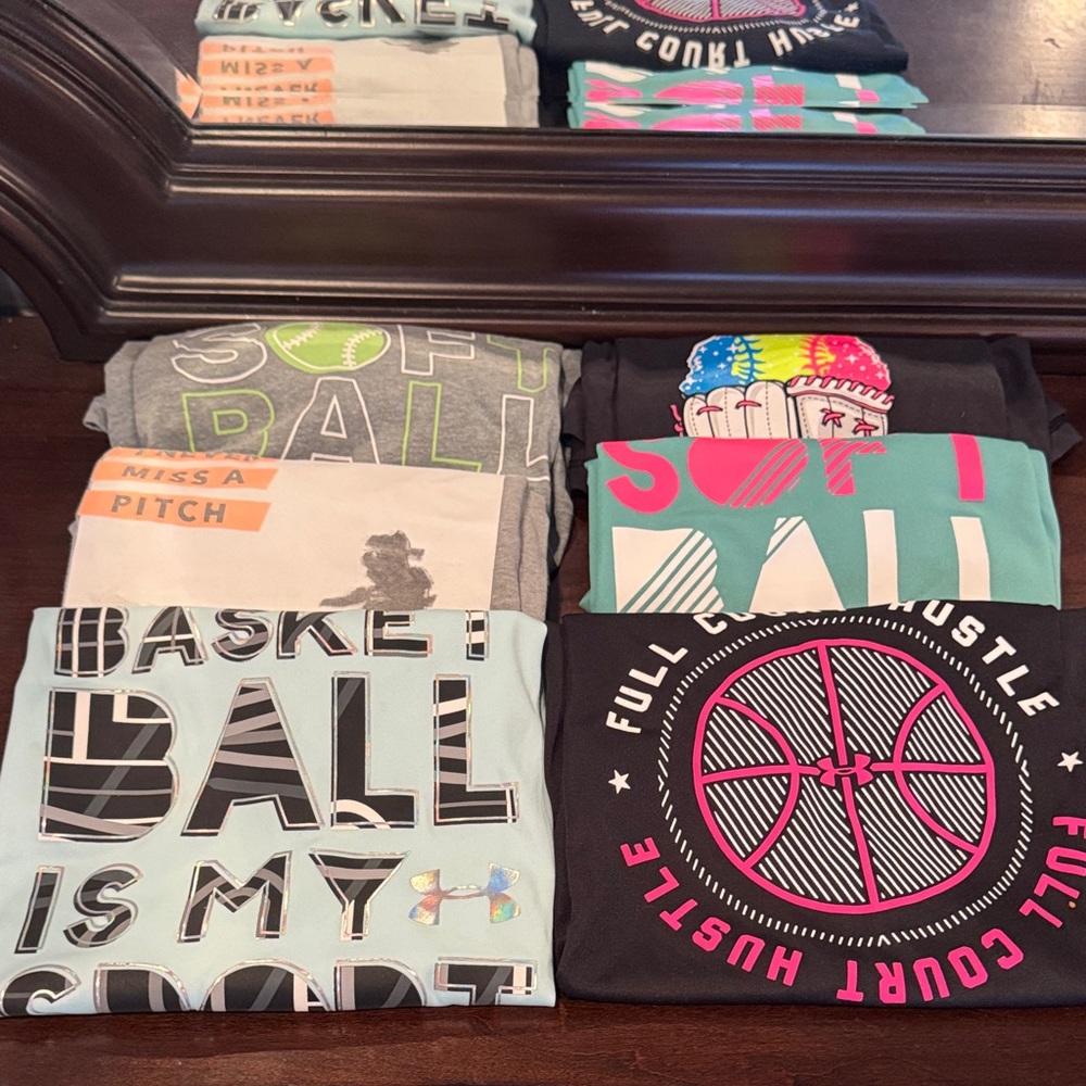 Bundle of 6 Under Armour Girls Graphic sports T-Shirts